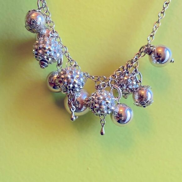 Costume jewelry silver necklace  - Picture 3 of 3
